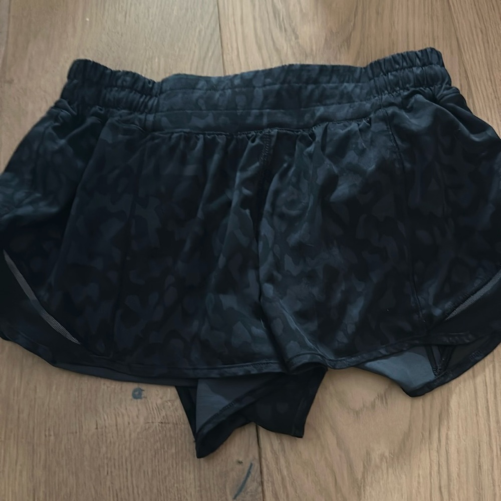 BLACK CHEETAH HOTTY HOTS LULULEMON SIZE 6,2.5 inch